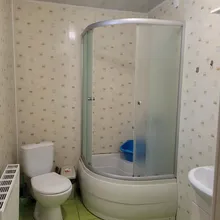 Санузел с душевой кабиной