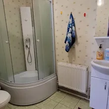 Санузел с душевой кабиной